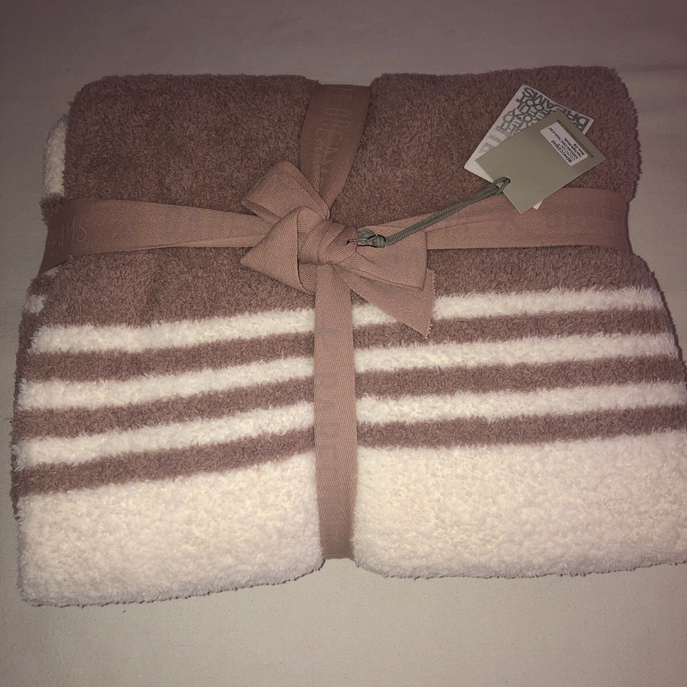 Barefoot dreams cozy chic throw nwt
